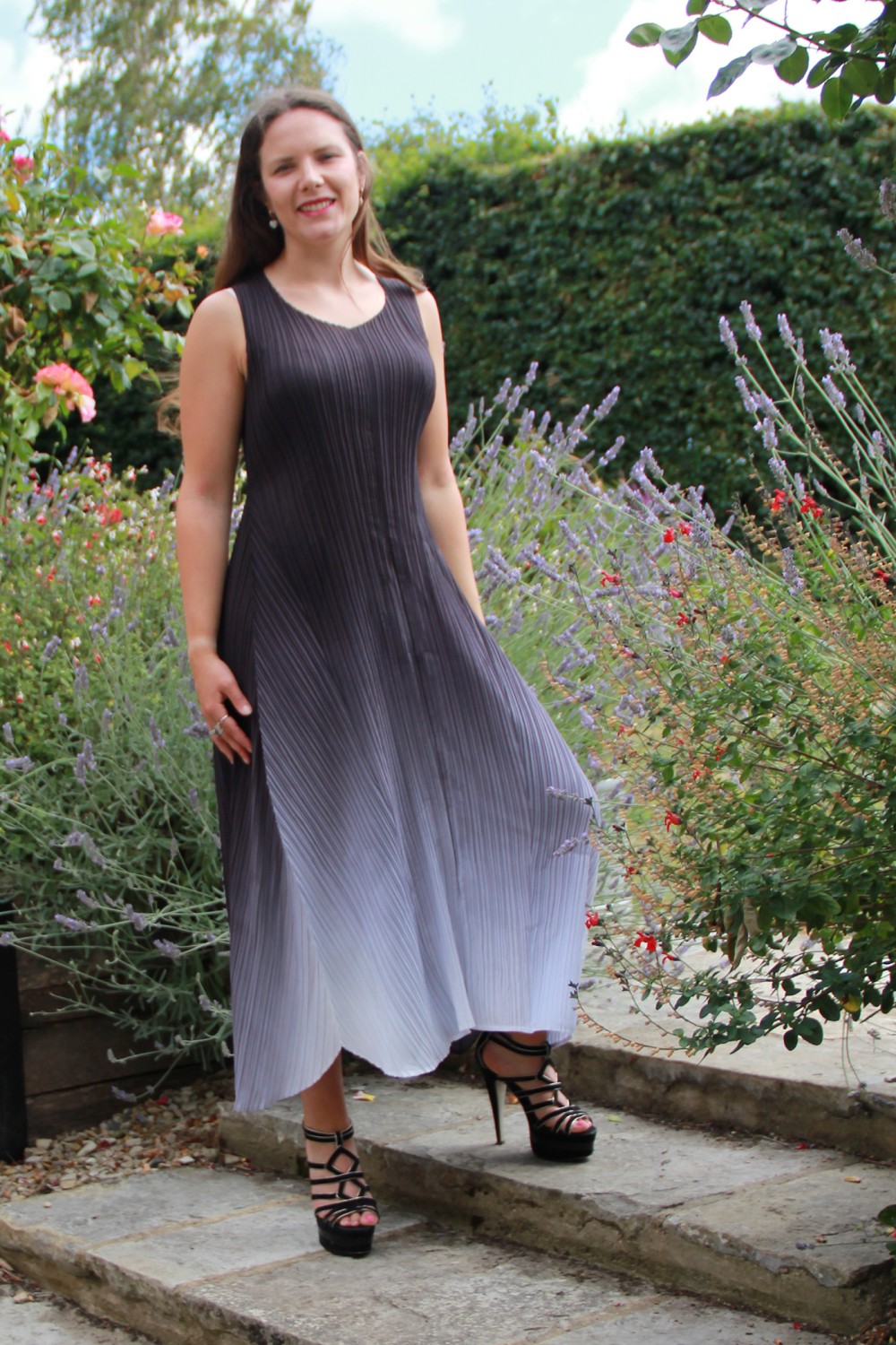 ALQUEMA Estrella Pleat Dress Onyx To Snow