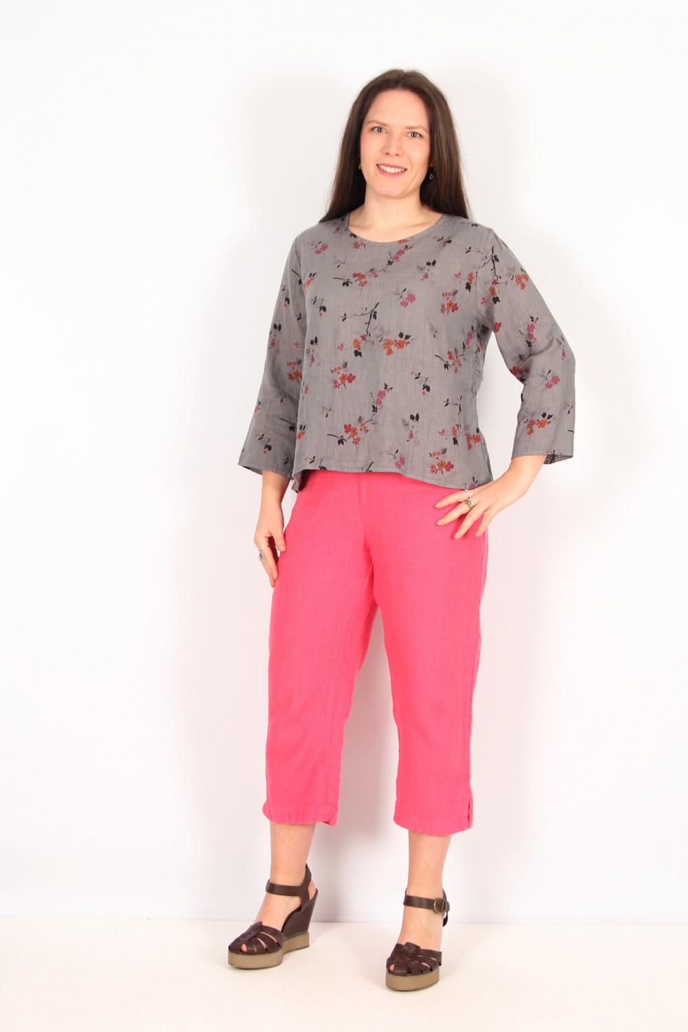 Cut Loose Linen 3/4 Sleeve Split Back Top Garden Flowers Cobblestone