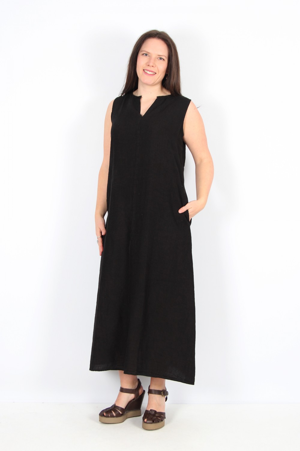 Cut Loose V-Notch Neck Linen Maxi Dress Black