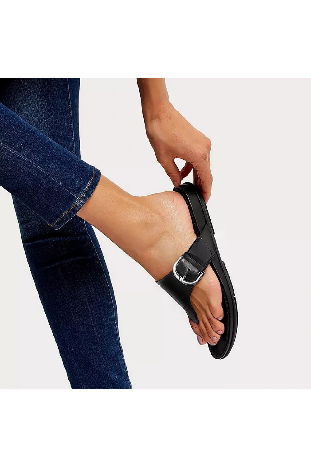 Gracie Buckle Leather Toe-Post Sandals Black