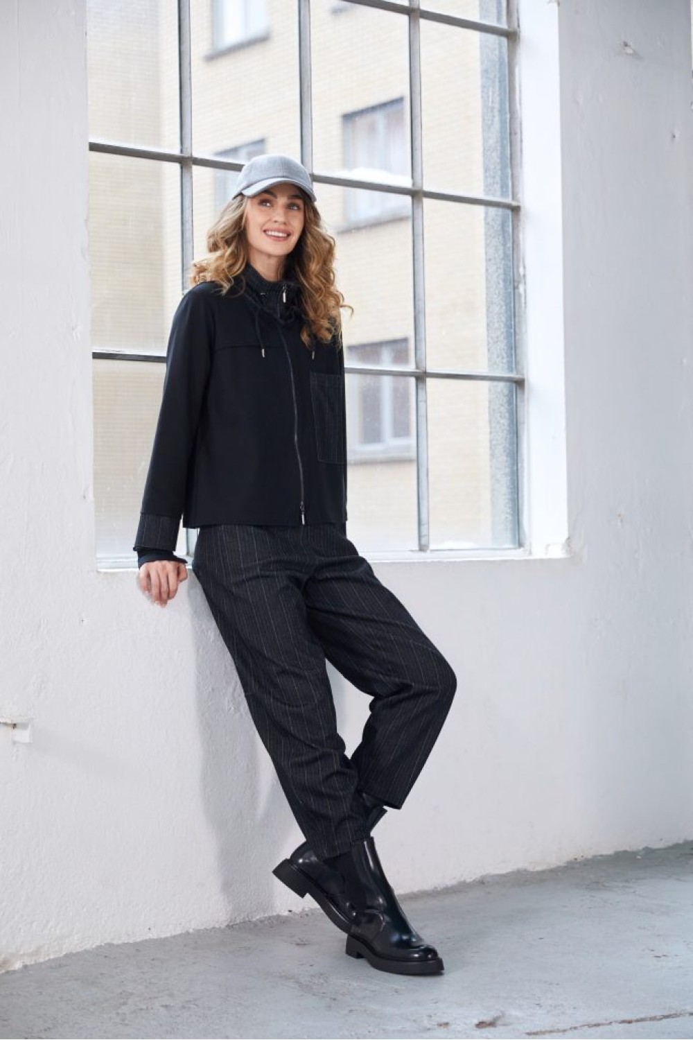 NAYA Pin Stripped Pull Up Shaped Trouser With Side Pocket Blacl/White