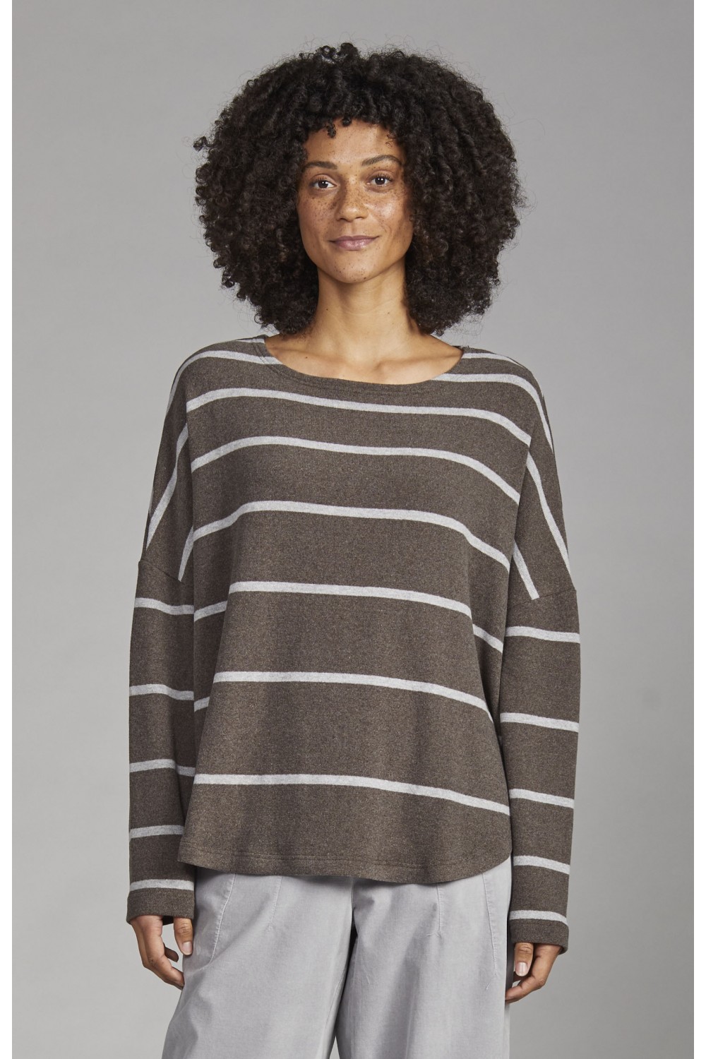 Vetono Round Neck Boxy Fleece Sweater Truffle